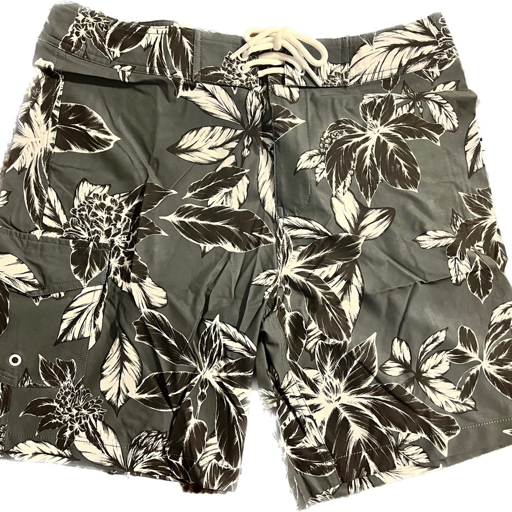 Good Threads Mens Hawaiian Floral Shorts Gray